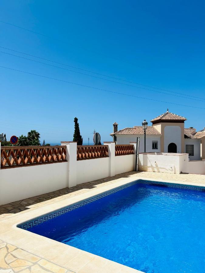 Apartamentos Pacifico Nerja Esterno foto