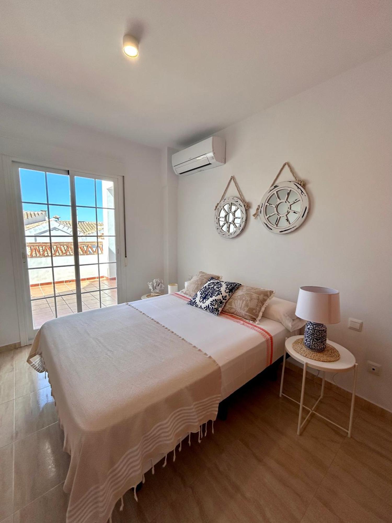 Apartamentos Pacifico Nerja Esterno foto